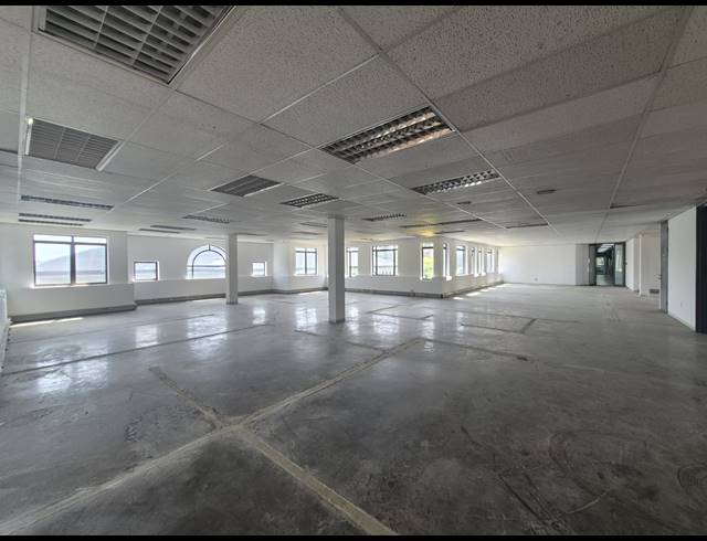 390M² OFFICE TO LET IN HYDE PARK